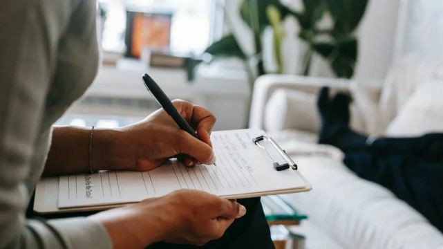 近三成青少年正在遭受心理危機，學校應如何向孩子伸出援手？